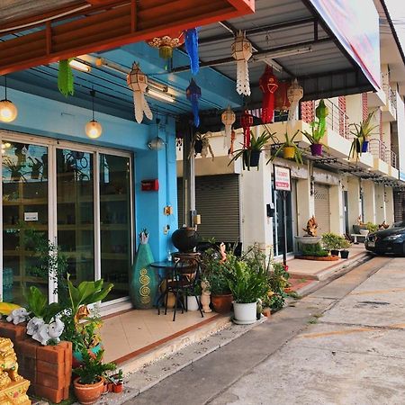 Aekkalukthai Hostel Районг Екстериор снимка