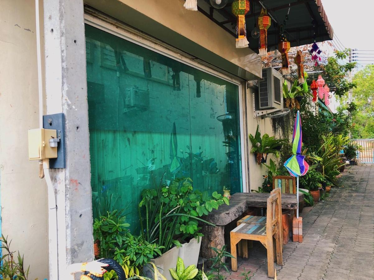 Aekkalukthai Hostel Районг Екстериор снимка