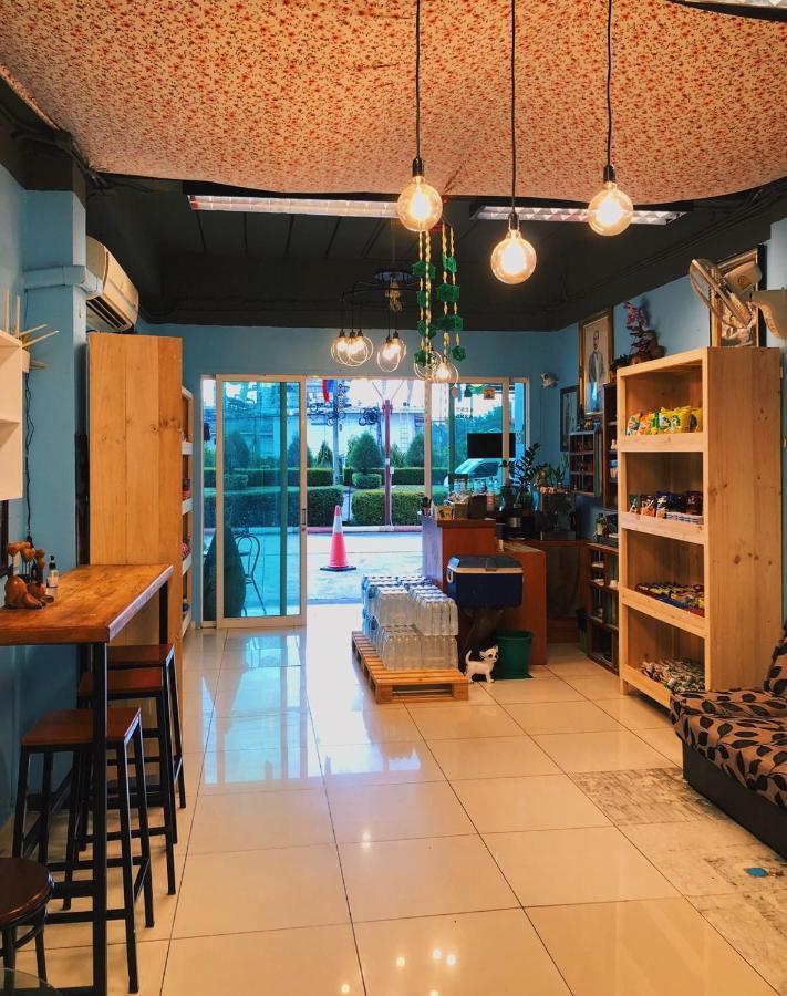 Aekkalukthai Hostel Районг Екстериор снимка