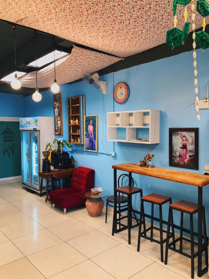 Aekkalukthai Hostel Районг Екстериор снимка
