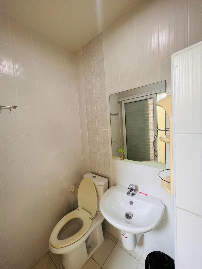 Aekkalukthai Hostel Районг Екстериор снимка