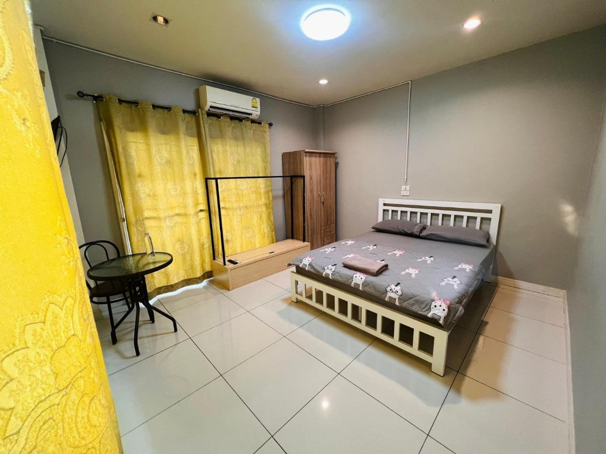 Aekkalukthai Hostel Районг Екстериор снимка