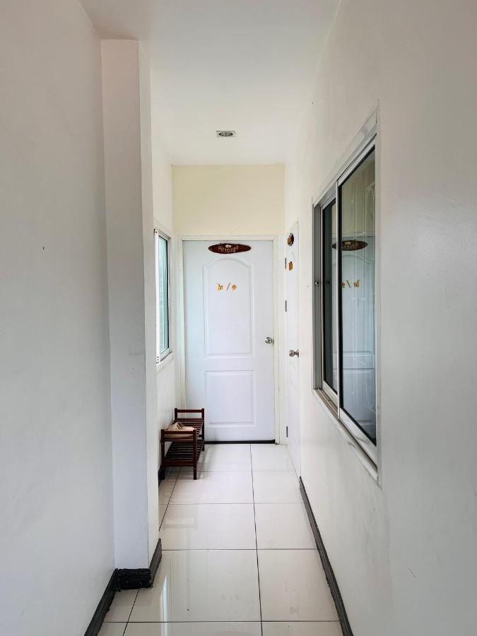 Aekkalukthai Hostel Районг Екстериор снимка