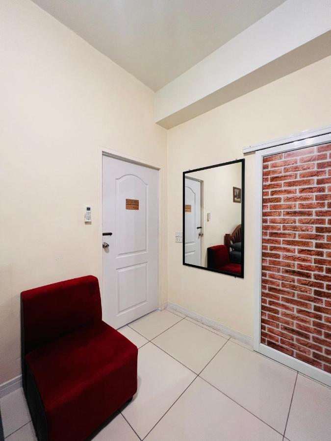 Aekkalukthai Hostel Районг Екстериор снимка