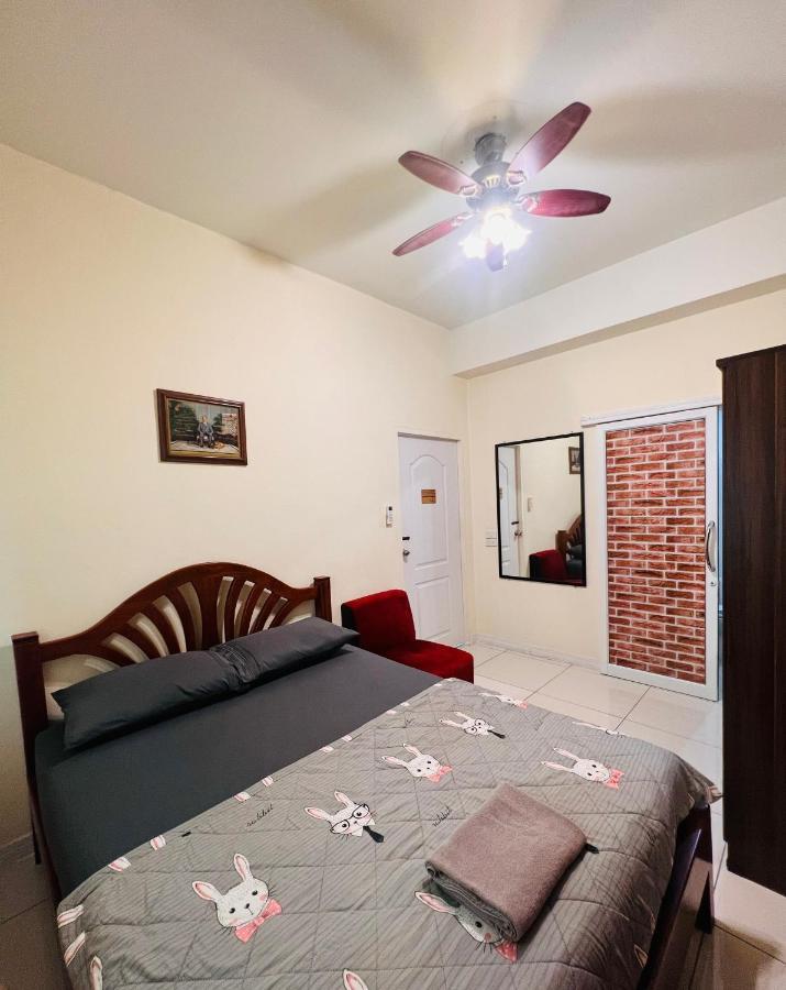 Aekkalukthai Hostel Районг Екстериор снимка