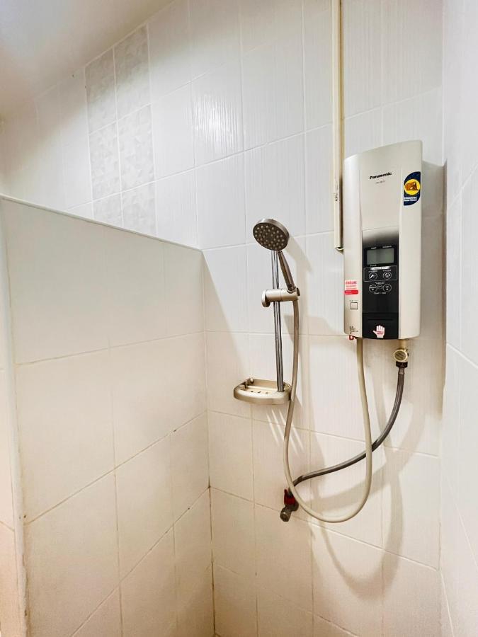 Aekkalukthai Hostel Районг Екстериор снимка