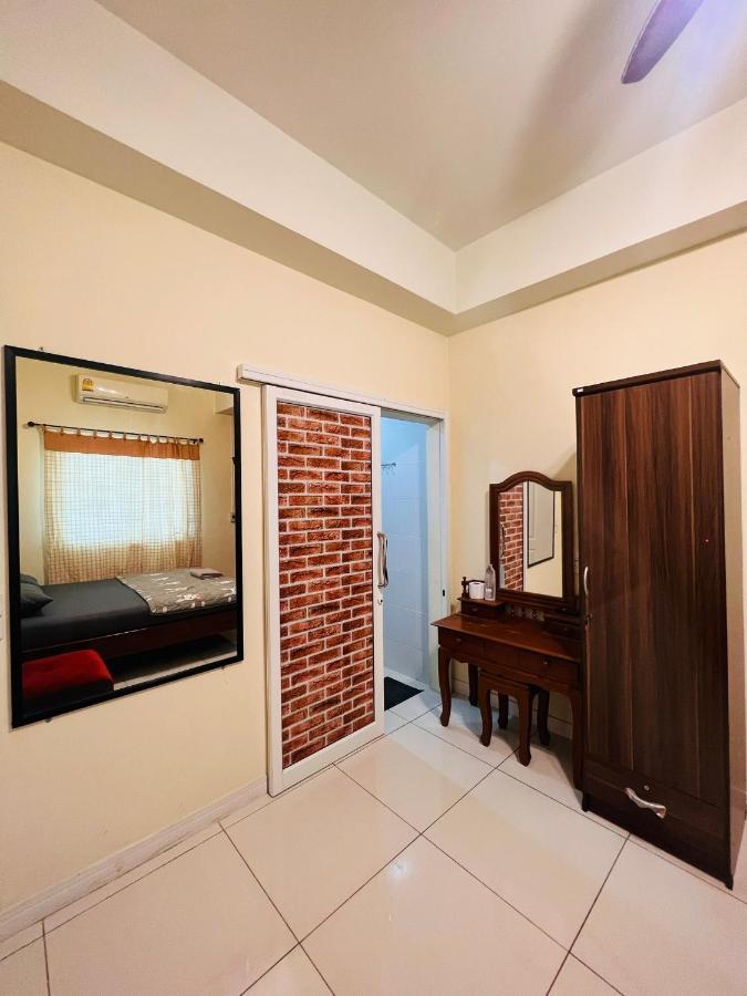 Aekkalukthai Hostel Районг Екстериор снимка