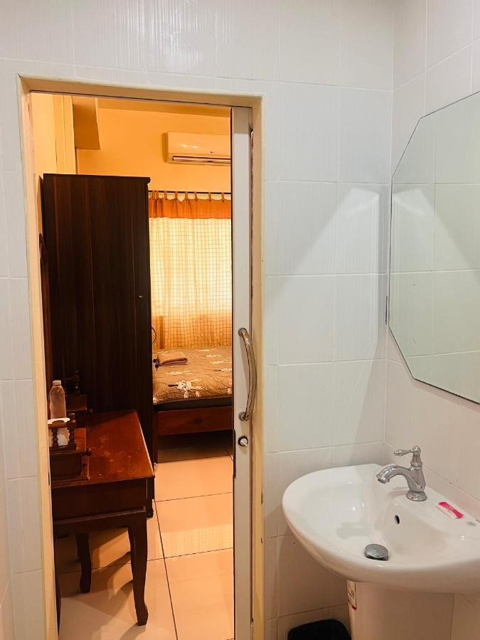 Aekkalukthai Hostel Районг Екстериор снимка