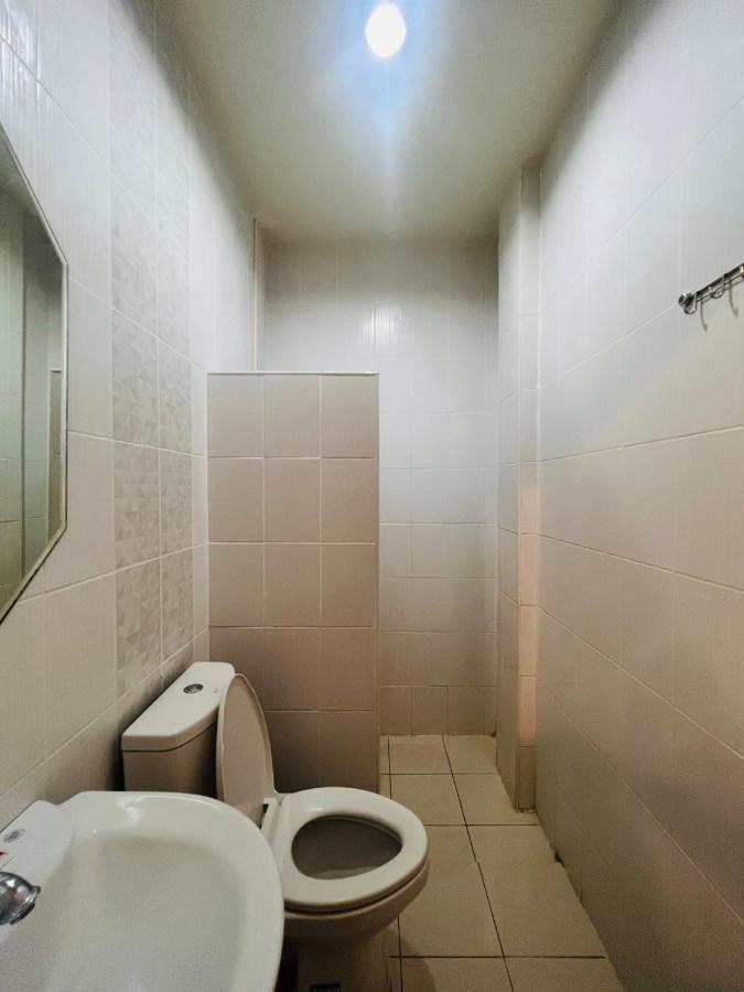 Aekkalukthai Hostel Районг Екстериор снимка